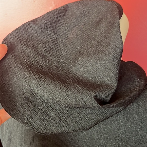 Like new Croft & Barrow black swim suit coverup with hood - Picture 6 of 12